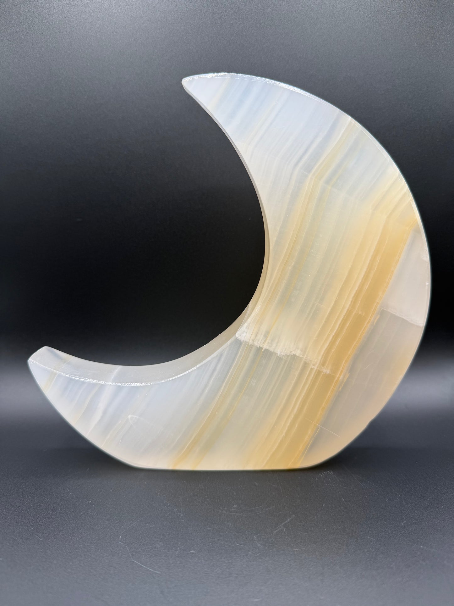 Self-standing Onyx Moon
